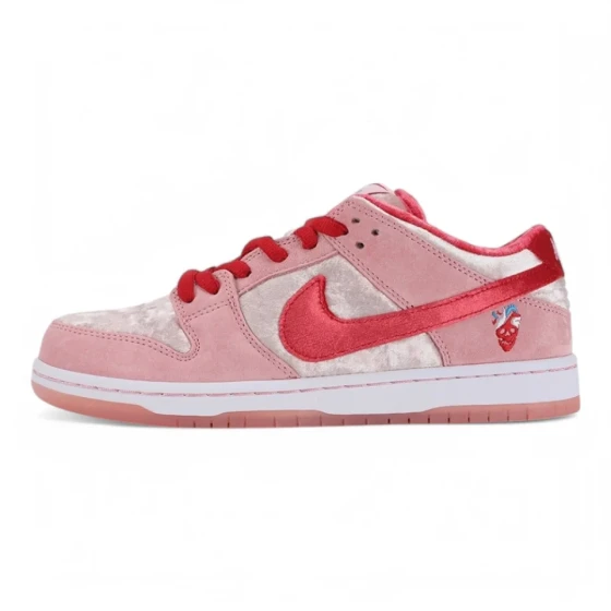 StrangeLove x Dunk Low SB Valentine’s Day’ Special Box